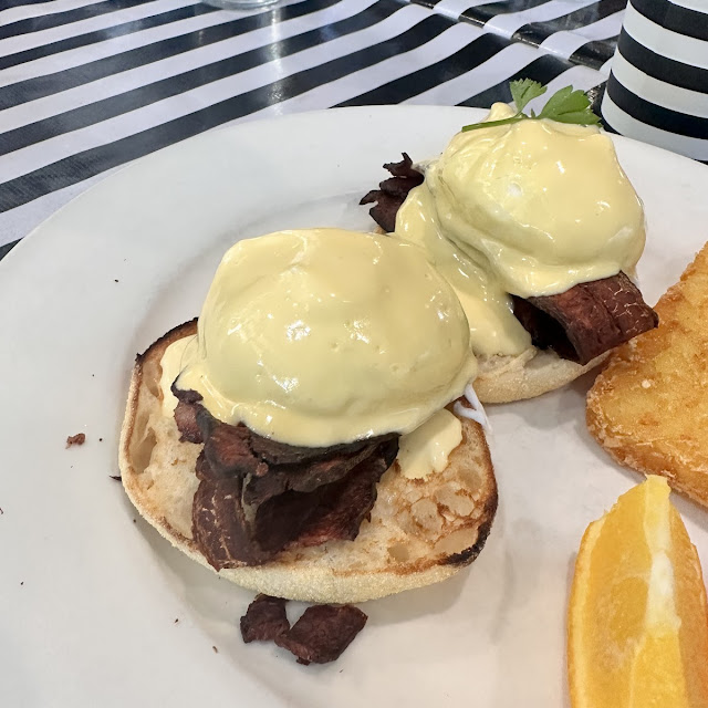 Eggs Benedict