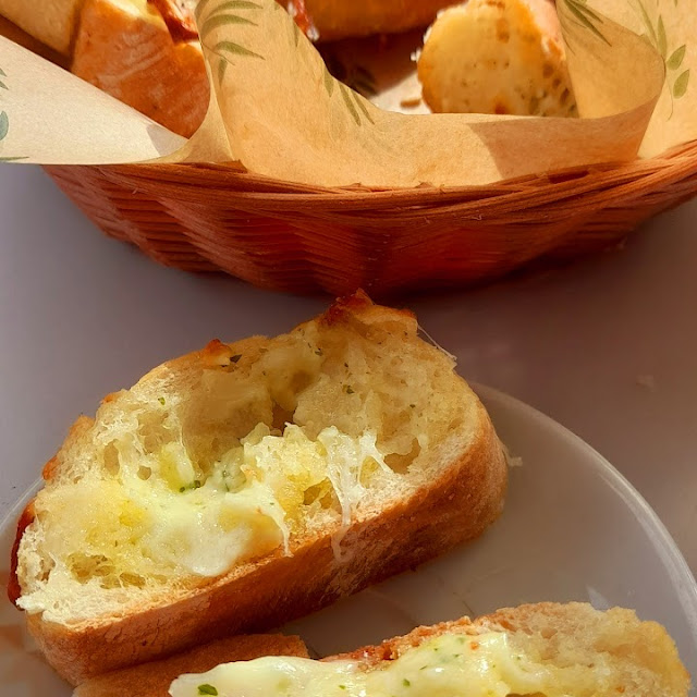 Garlic Bread with Cheese