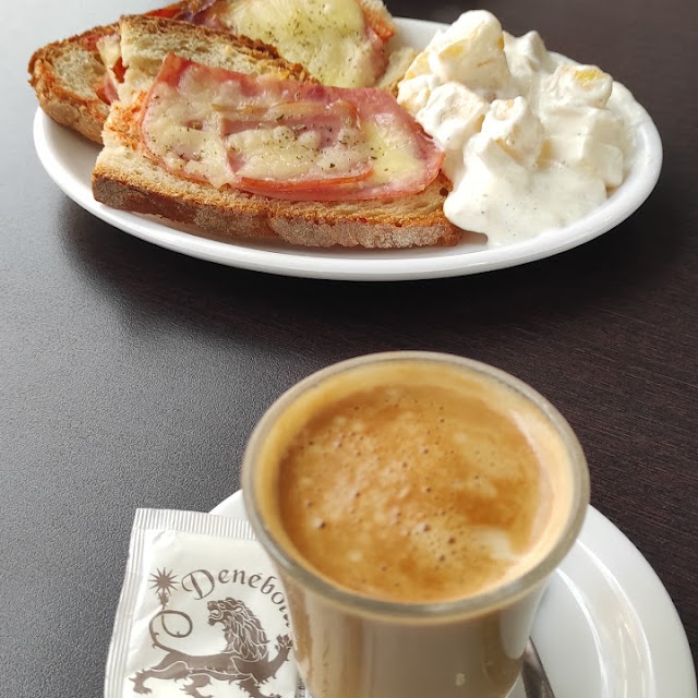 Café Y Tapa de Tosta Y Alioli