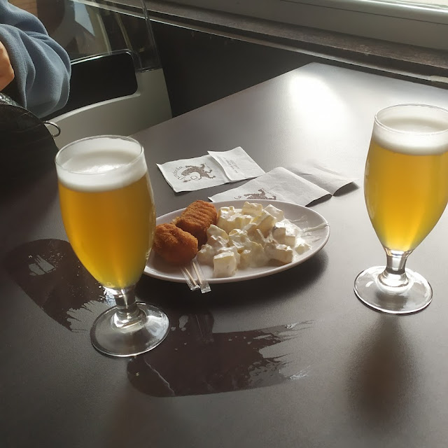 Caña Con Limon Con Patatas Alioli Y Croqueta
