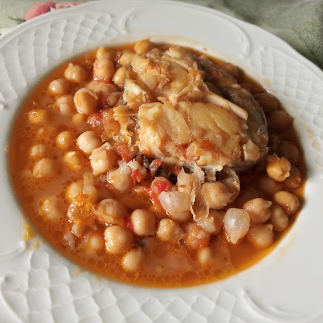 Merluza Con Garbanzos