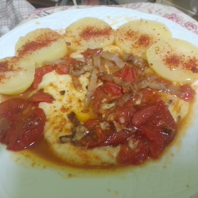 Queso Probolone Con Jamón Tomate Y Cachelos