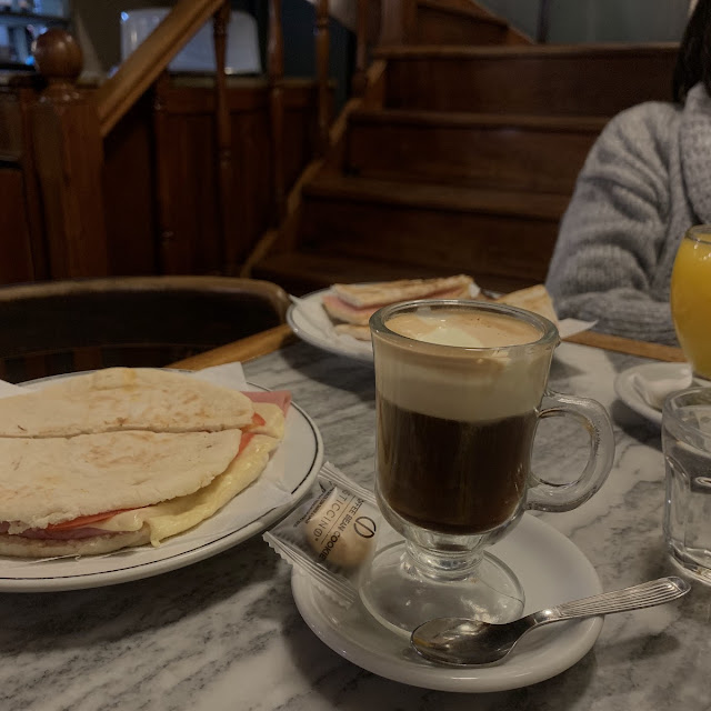 Café Con Crema Grande Y Tostado de Jamon Y Queso