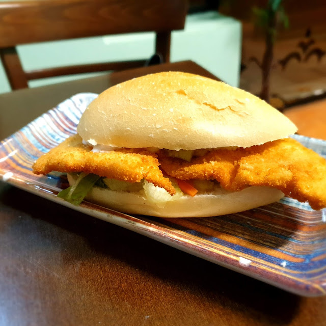 Pechuga de Pollo Empanada Con Alioli