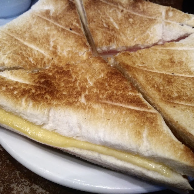 Tostados de Jamon Y Queso