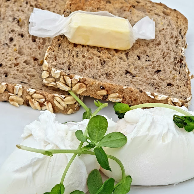 Poached Eggs and Wholegrain Toast