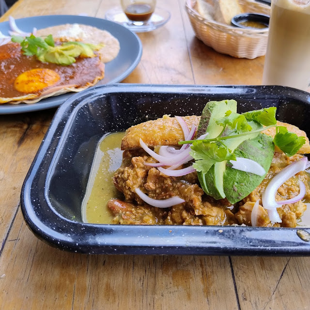 Lonche de Chicharrón En Salsa Verde