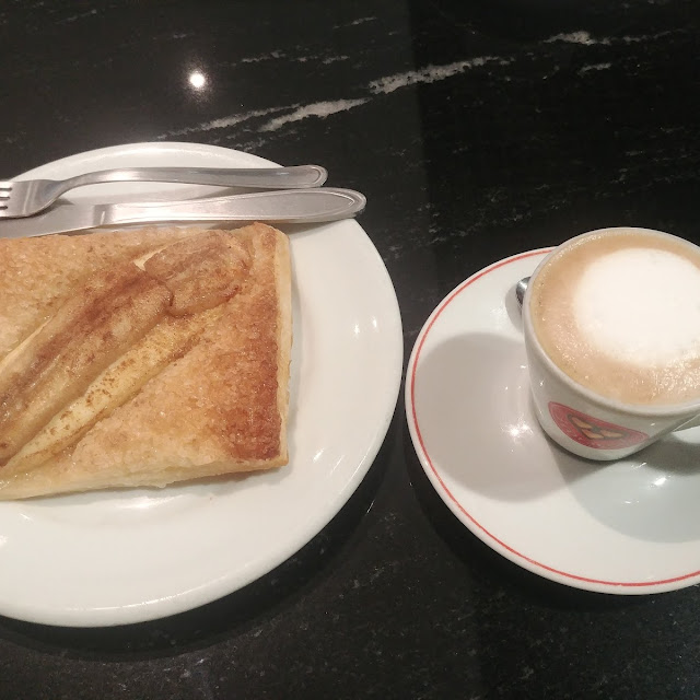 Bananinha E Café Expresso Com Leite