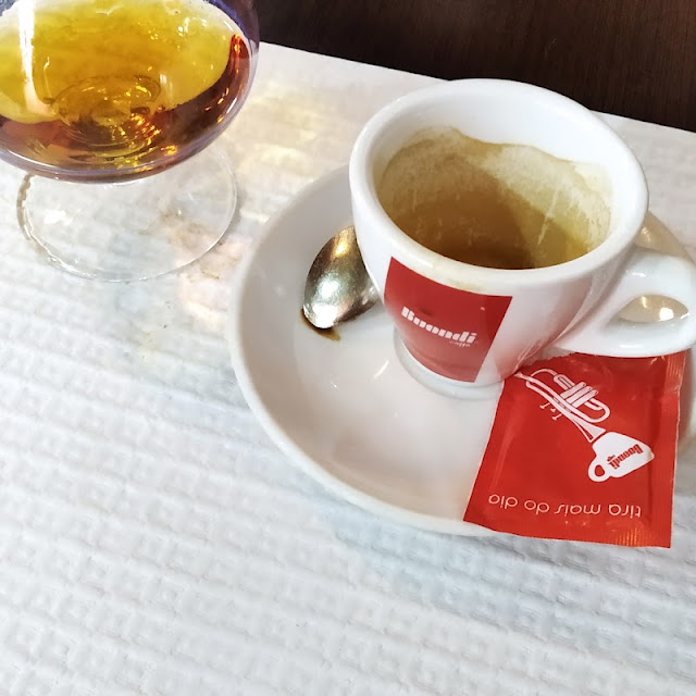 Aguardete Velha E Café