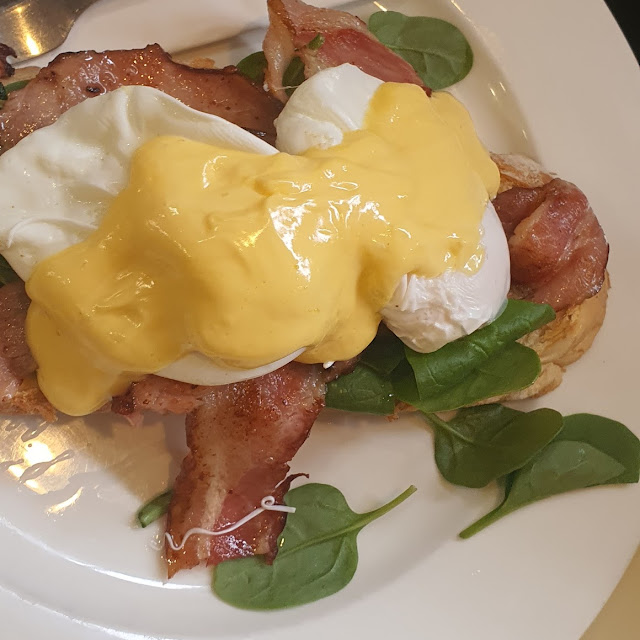 Eggs Benedict