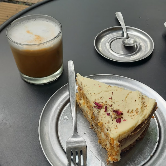 Carrot Cake Y Café Con Leche