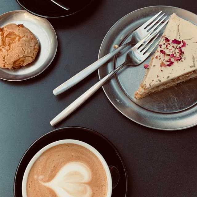 Flatwhite Y Carrot Cake