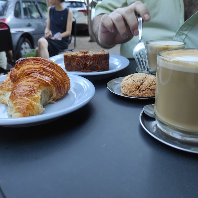 Carrot Cake Y Croissant