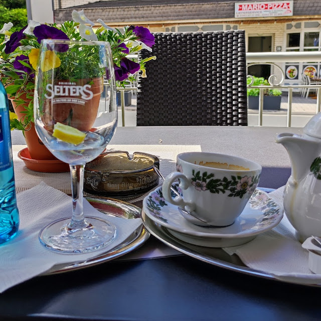 Kaffee Und Mineralwasser