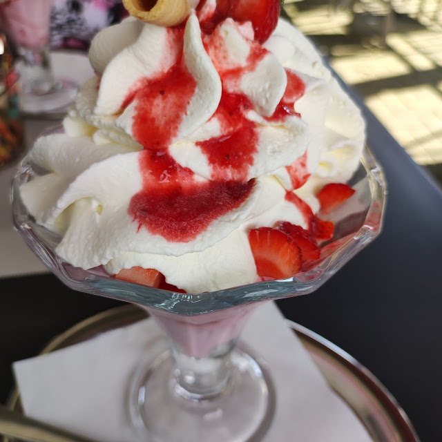 Erdbeerbecher