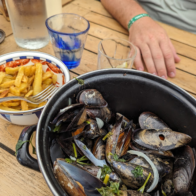 Moules Marinières Et Moules Au Roquefort