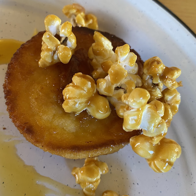 Pan de Elote Con Palomitas Acarameladas