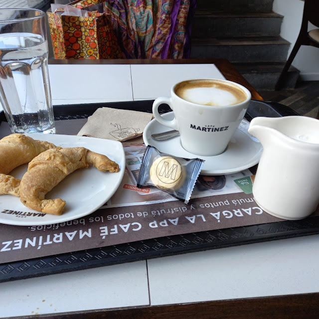 Cafe Con Medialunas