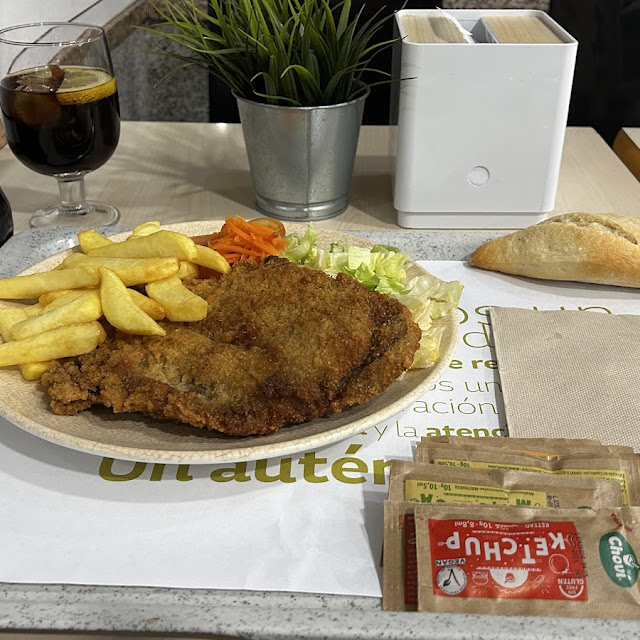 Cachopo Con Patatas Y Ensalada