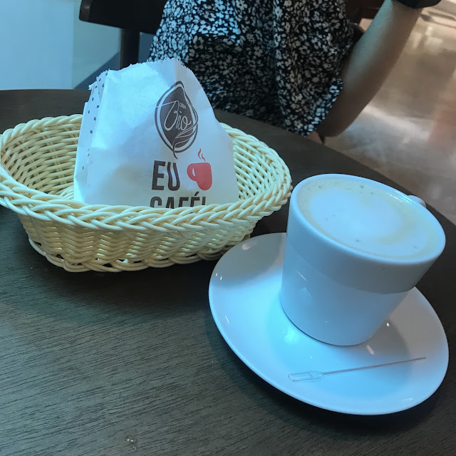 Pão de Queijo Com Café Com Leite