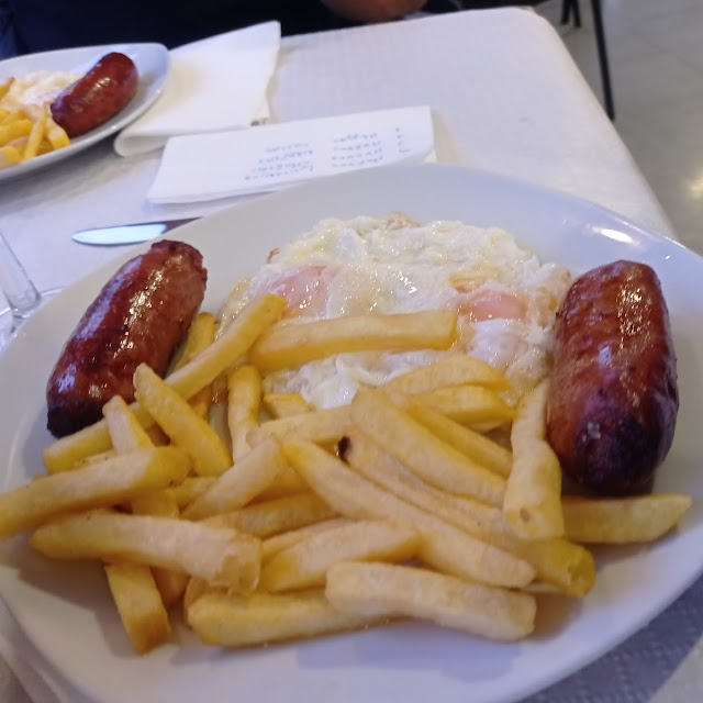 Huevos Fritos Con Longaniza Y Patatas