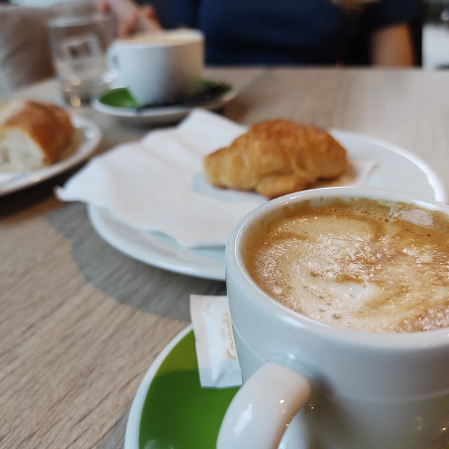 Tallat Amb Croissant