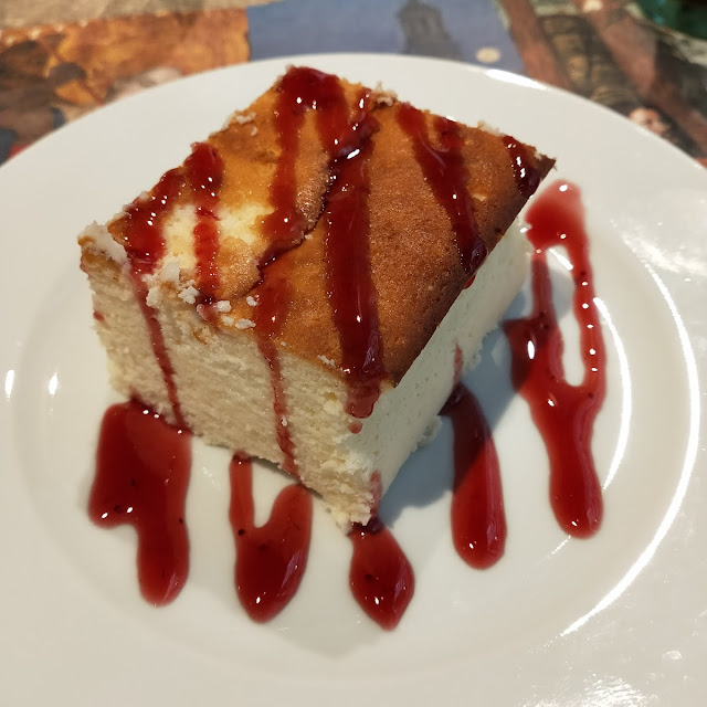 Pastel de Queso Con Mermelada de Fresa