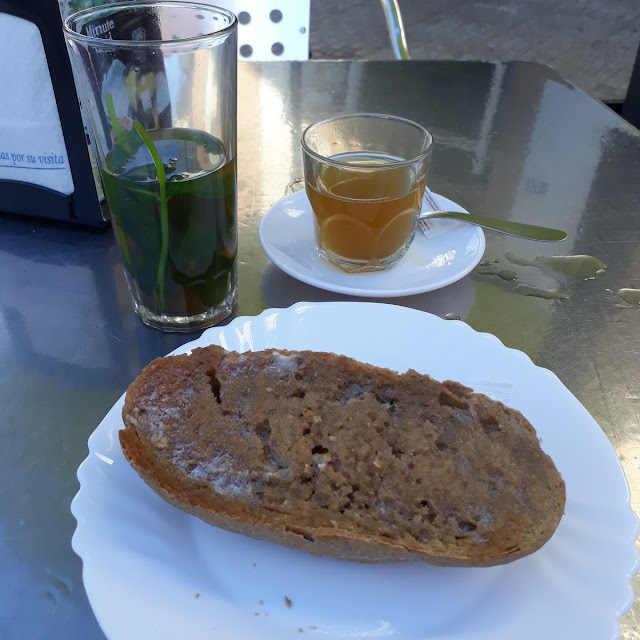 Café Moruno Con Pan de Centeno