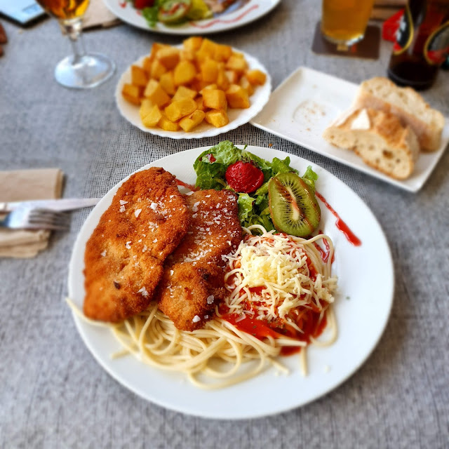 Milanesa de Pollo Con Espaguetis