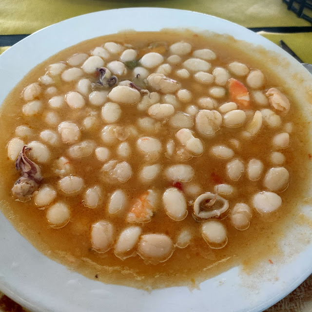 Pochas Con Chipirones