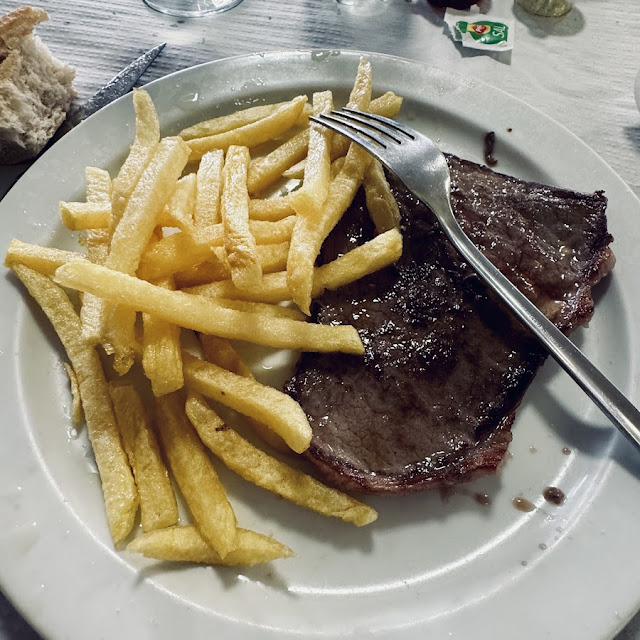 Bistec de Ternera Con Patatas Fritas