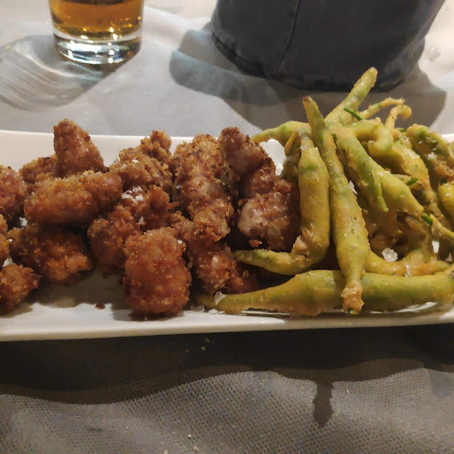 Lecherillas Con Pizarras En Tempura
