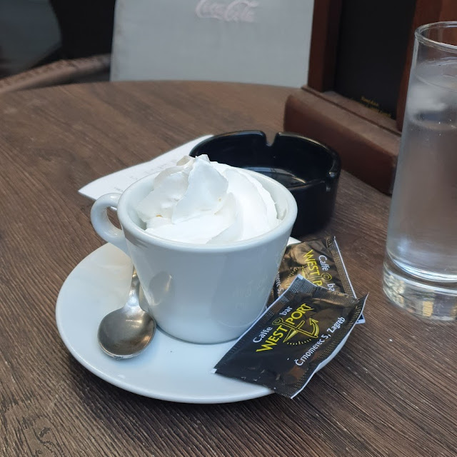 Kavica Sa Šlagom