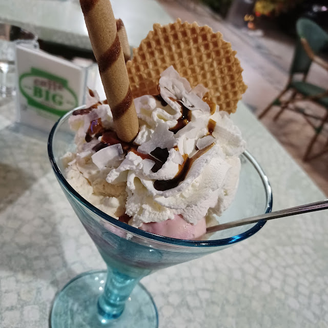 Coppa Gelato Alla Frutta Con Panna E Cas