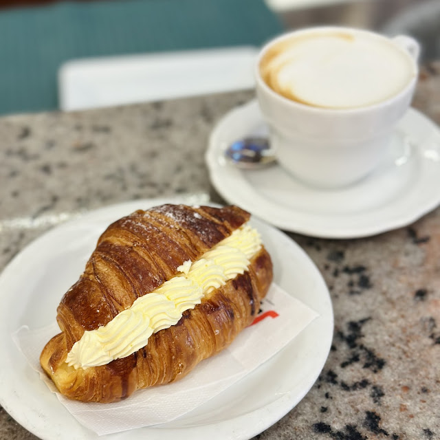 カプチーノ クロワッサン