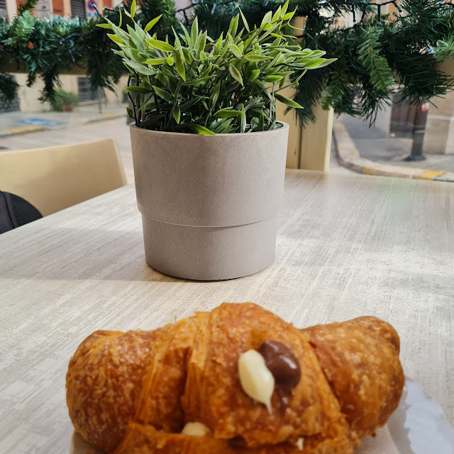 Cappuccino Und Cornetti
