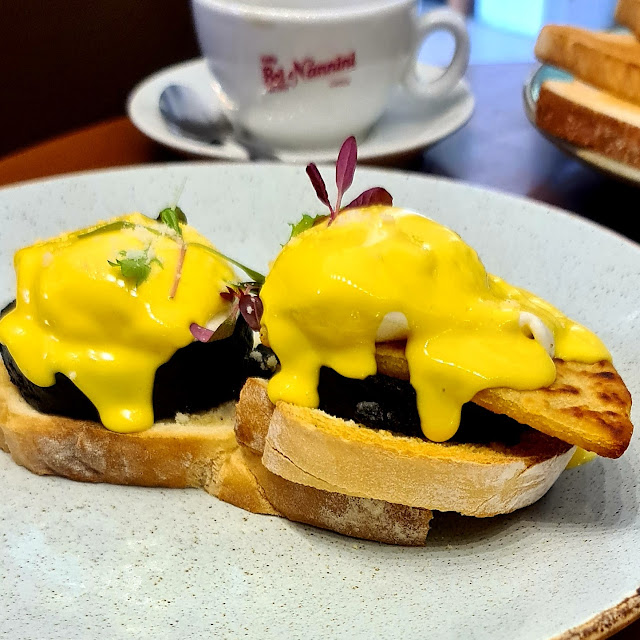 Eggs Benedict