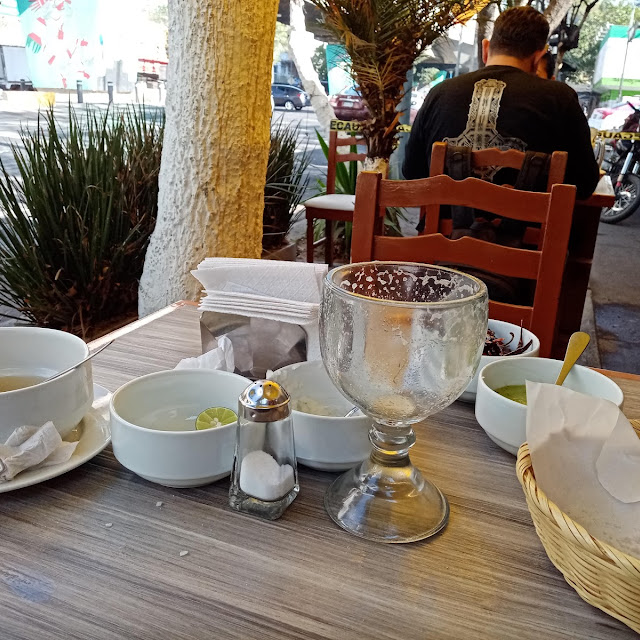 Caldo de Gallina Y Agua de Limón