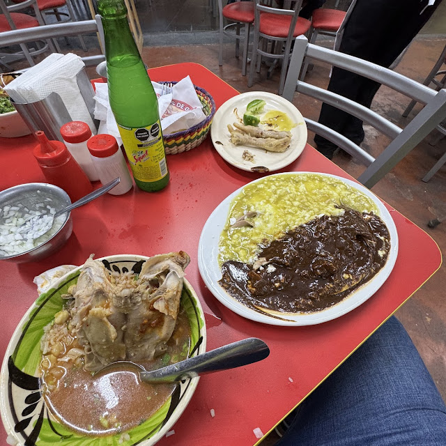 Caldo de Huacal Y Enchiladas Combinadas