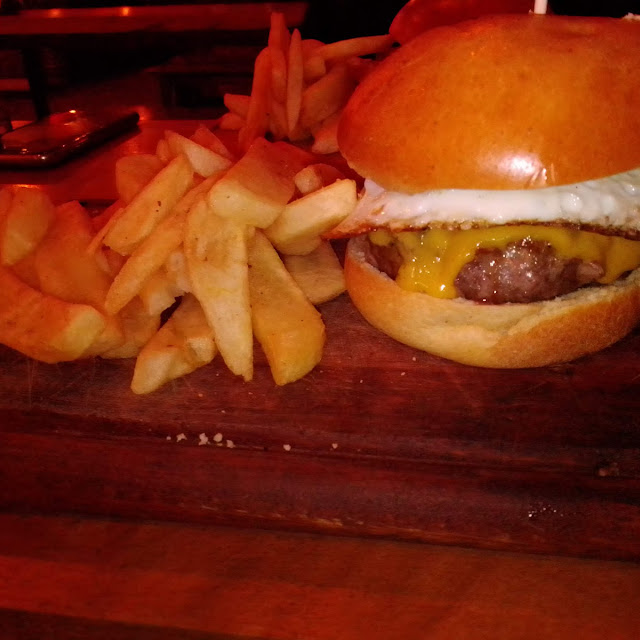 Hamburguesa Con Huevo Y Chedar
