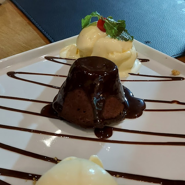 Petit Gateaux
