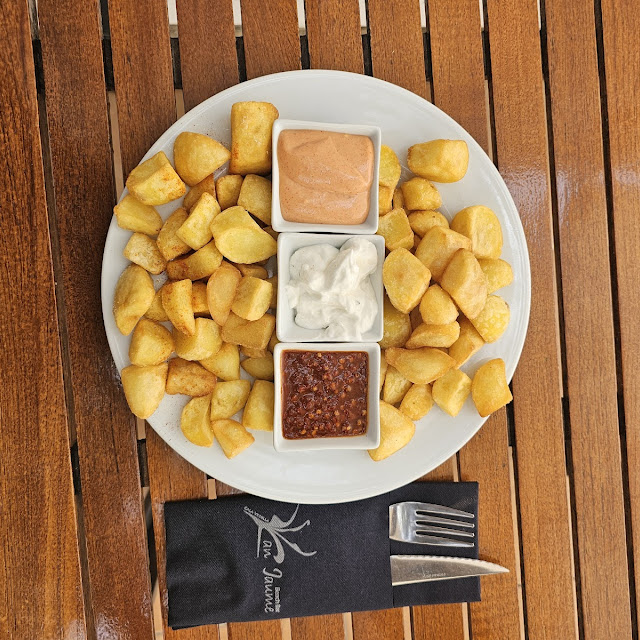 Patatas Tres Salsas