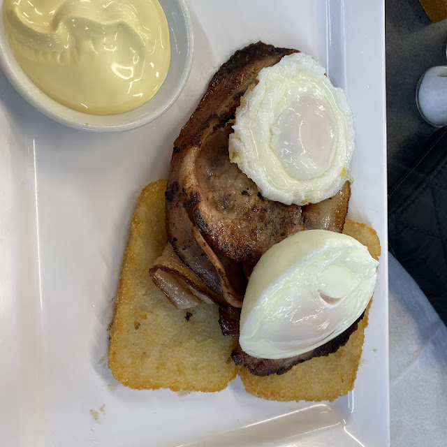 Eggs Benedict