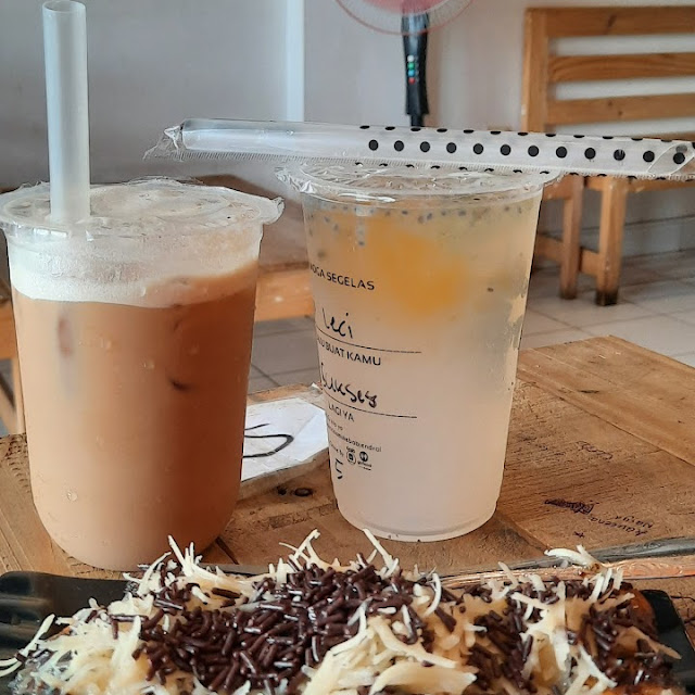Teh Tarik Splash Soda Leci & Pisang Bakar