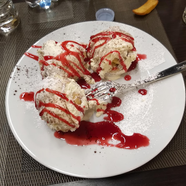 Profiteroles Bianco