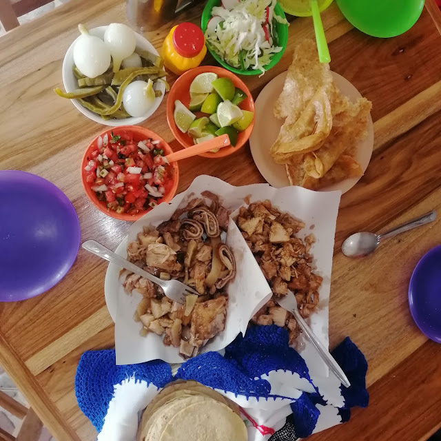 Carnitas Con Chicharrón Y Tacos Dorados