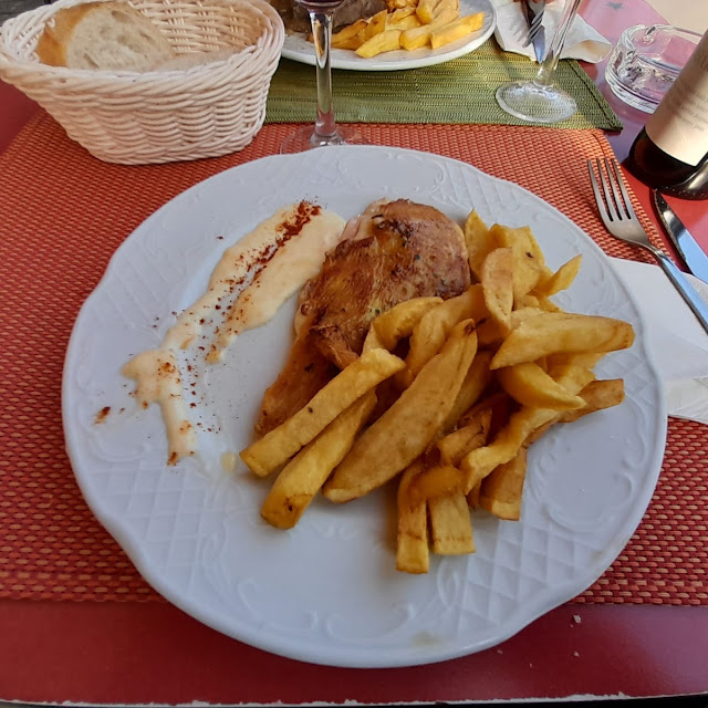 Bistec Patatas Y Ensalada