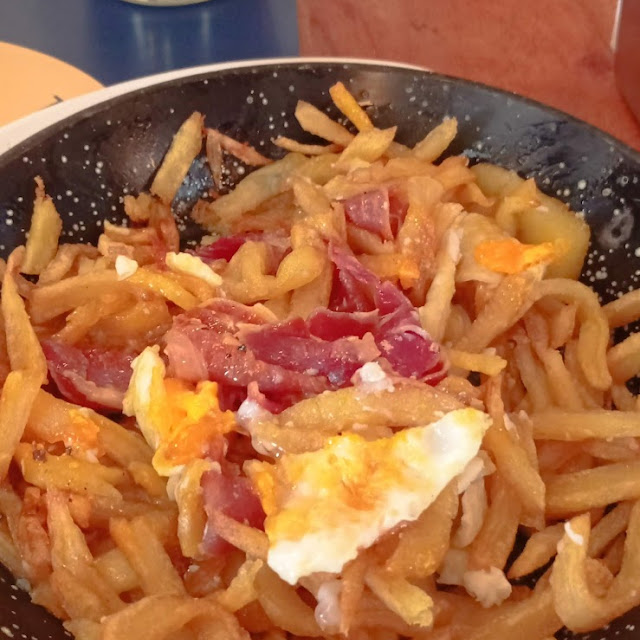 Huevos Rotos Con Jamón Ibérico