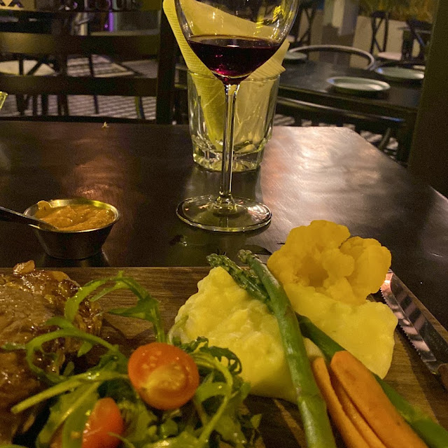 Rib Eye Con Ensalada de Arugula