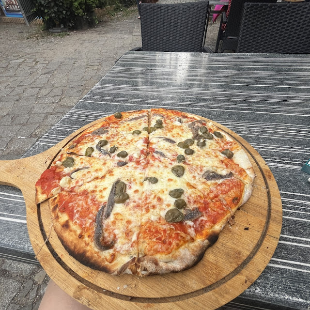 Pizza Napoli Mit Sardellen
